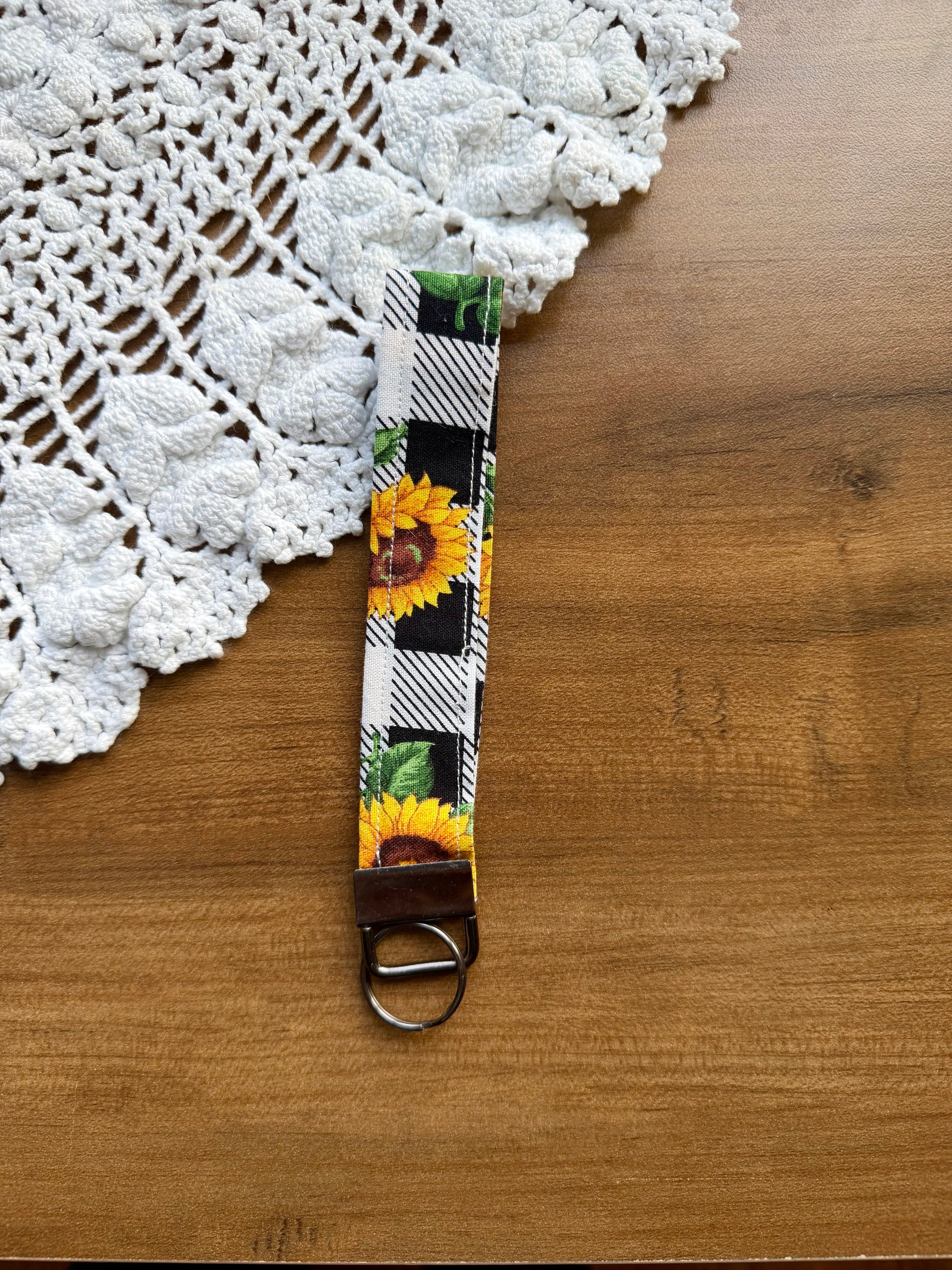 Checkered Sunflower Wristlet w/ Black Keychain