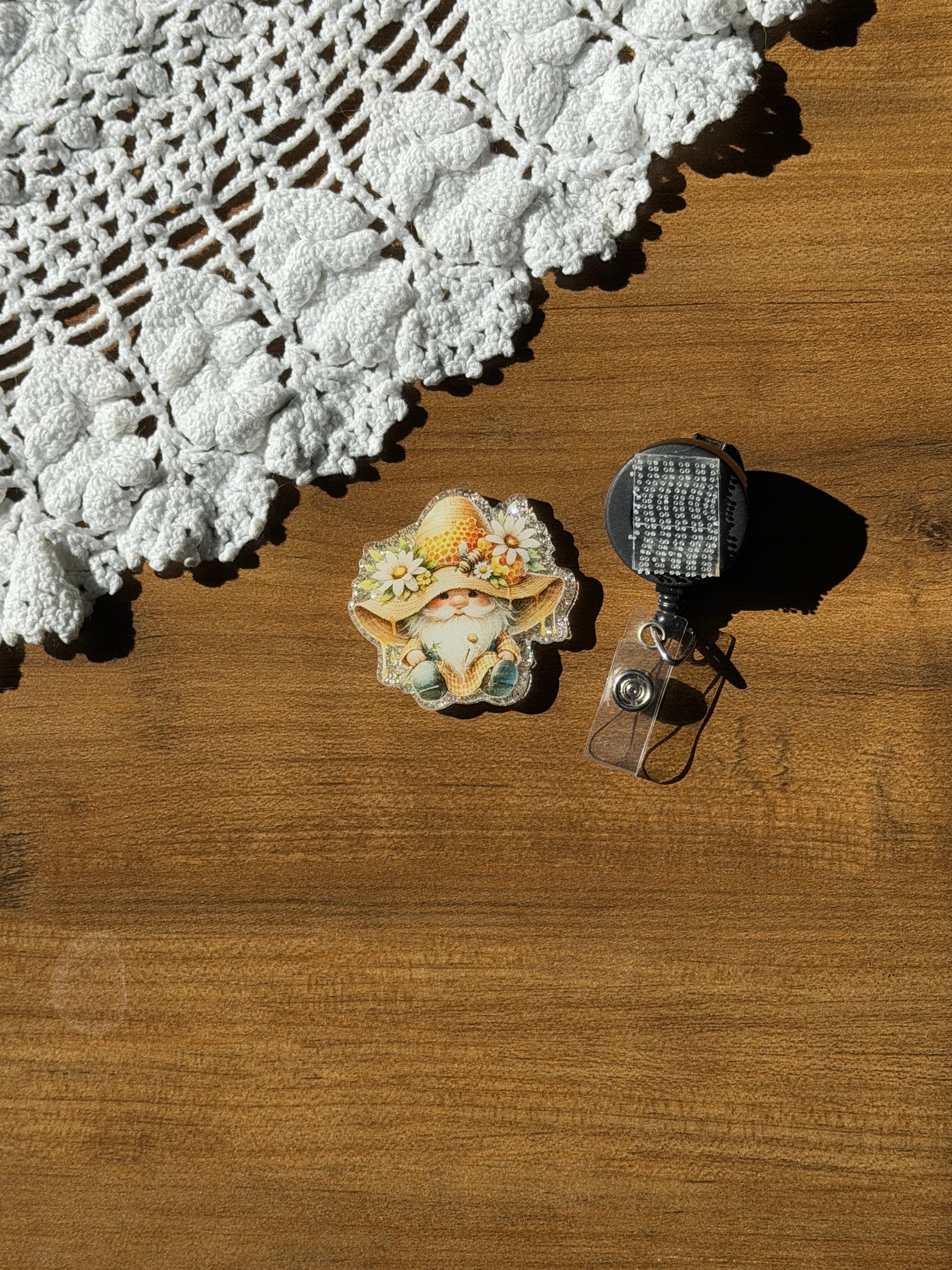 Daisy Honeycomb Gnome Badge Reel